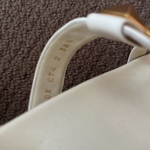 NEW! VALENTINO GARAVANI Roman Stud Leather Slides - Picture 13 of 14